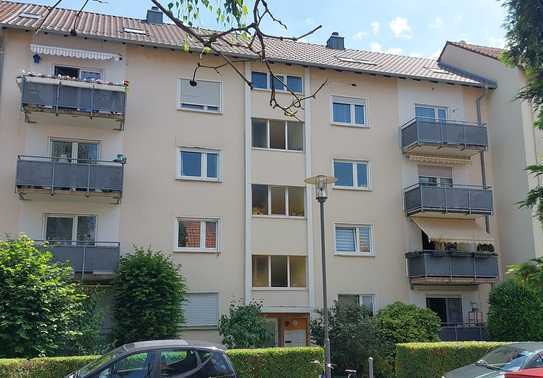 Ruhig gelegene Zentrumsnahe 3 Zimmer Wohnung inkl. Einbauküche, Balkon, Mansardenzimmer und Garage