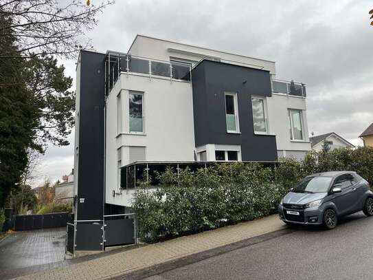 Stilvolle, geräumige 1-Zimmer-Wohnung mit Terrasse und EBK in Pforzheim