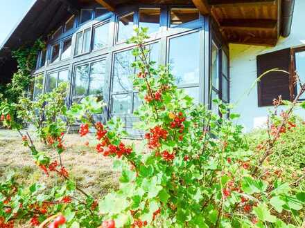 Charmantes freistehendes Einfamilien-Hanghaus mit Blick über Felder und Wiesen in Breitenberg - Bayr