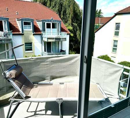 Von Privat: 1-Zimmer-Dachgeschosswohnung mit EBK, Balkon, TG-Platz, Kellerabteil in Köln-Sürth