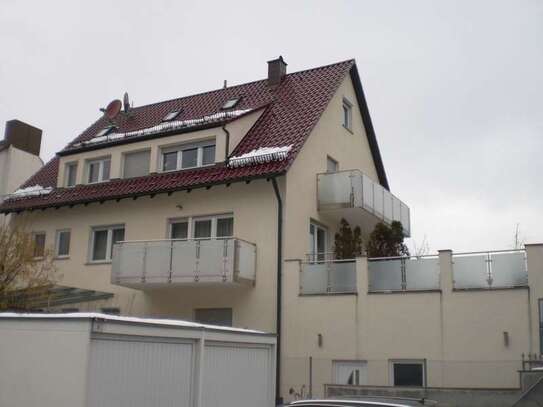 Möbliert schöne, helle 4-Zimmer-Wohnung mit 1 grosse Terrasse, 2 Balkon, Einbauküche in Leinfelden