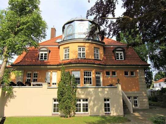 Schicke Fabrikanten-Luxus-Villa mit ca. 700m², insgesamt 14 Zimmer, 8 Schlafzimmer, 6 Badezimmer