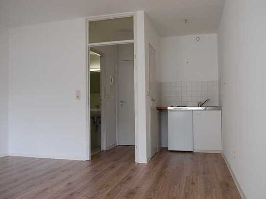 Helles Appartement (1-2Personen; Anmeldung möglich) mit Einbauküche und sehr guter Verkehrsanbindung