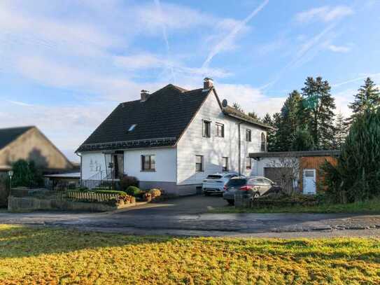 Ihr neues Zuhause: Charmantes großes Wohnhaus mit idyllischem Garten in Ulmbach