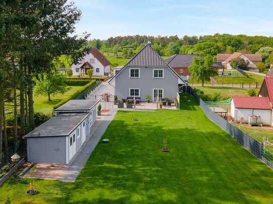 Modernes Einfamilienhaus Falkenberg: A+ Energieeffizienz, Luftwärmepumpe, Photovoltaik, Einbauküche