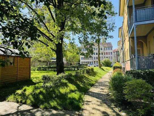 Exklusive 3-Zimmer-Wohnung: Denkmalflair mit Balkon, Loggia und Parkett