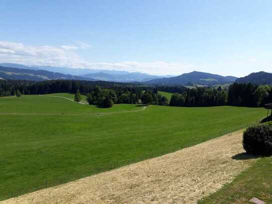 Möblierte 2-Zimmer-Wohnung mit Loggia und EBK in Scheidegg mit gigantischem Panoramablick