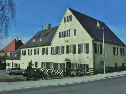 Denkmalschutzgebäude,Ehemaliges Amtsgebäude, mit 22 - Zimmern in Heidenheim (Kreis), Dischingen