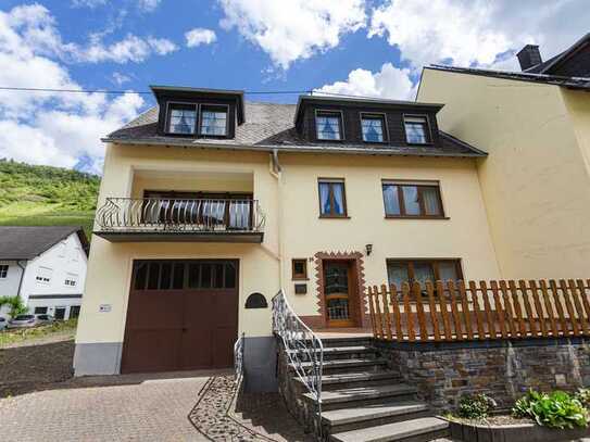 Ehemaliges Gästehaus in Ediger-Eller mit großer Terrasse, Garage und Winzerkeller