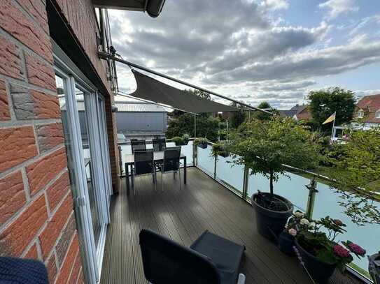 *Moderne Wohnung im 1. Obergeschoss mit großem Balkon*