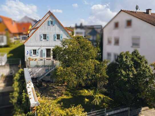 Kernsaniertes Ein- bis Zweifamilienhaus mit Garten. Wohnen und Arbeiten unter einem Dach.