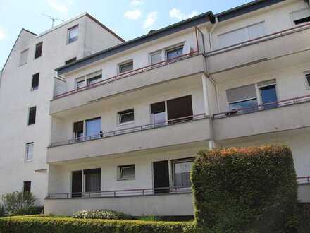 Helle, gut geschnittene 4-Zimmer-Wohnung mit zwei Balkonen und Tiefgaragenstellplatz in Dörnigheim