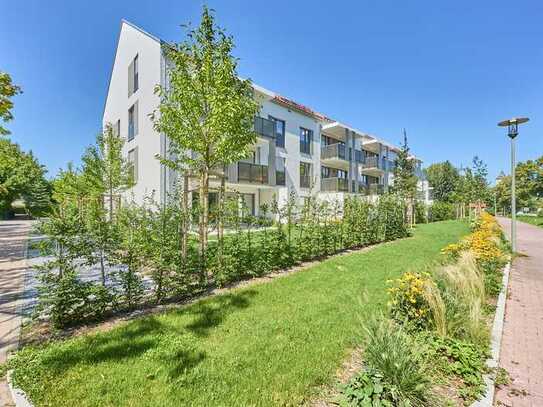 Erstbezug: Helle und ruhige Zwei-Zimmer-Wohnung mit luxuriöser Innenausstattung mit Balkon und EBK