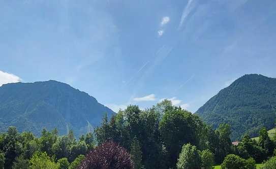 GENUSS PUR: Sonnige Dachgeschosswohnung mit uneinsehbarer Loggia und herrlichem Bergpanorama!