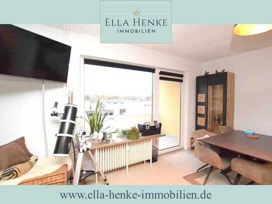 Helle 4-Zimmer-Wohnung mit Balkon + PKW-Stellplatz in ruhiger Lage.