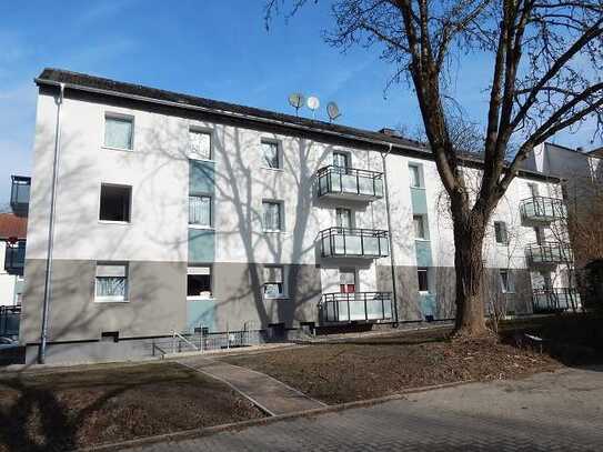 sanierte 2-Zi-Wohnung mit Balkon in zentraler Lage