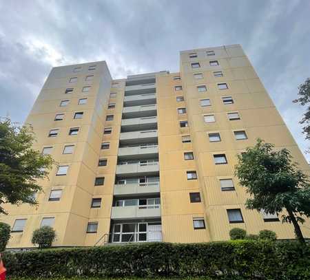 Eine geräumige Vierzimmerwohnung mit Loggia und KFZ-Stellplatz