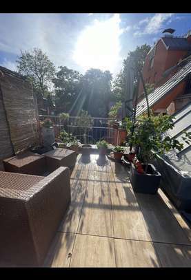 Zentral und doch im Grünen...20qm Dachterrasse sucht neue Mieter