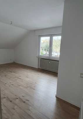 Geschmackvolle, modernisierte 4-Zimmer-DG-Wohnung mit gehobener Innenausstattung in Bornheim