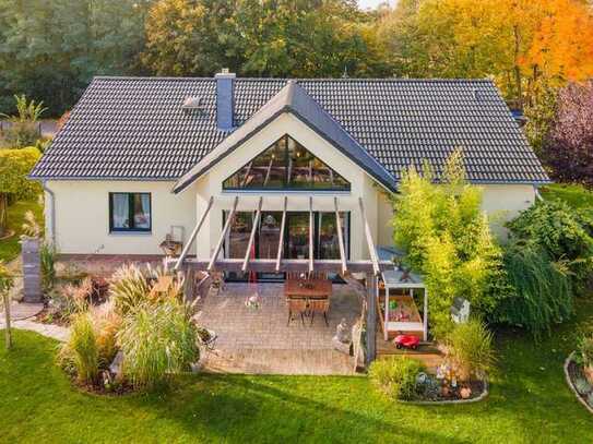 Fantastischer Design-Bungalow zentrums- & bahnhofsnah - Einbauküche, Fußbodenheizung, Kathedraldecke