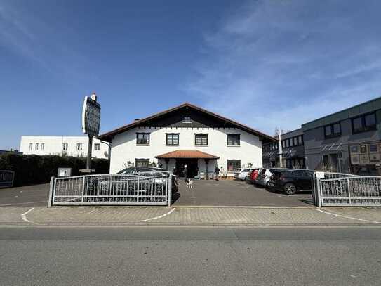 Vielseitig nutzbares Gewerbeobjekt – Lagerhallen, Büro & Wohnung