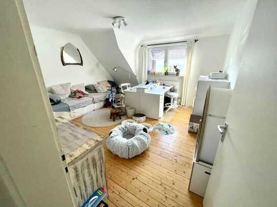 Gemütliche 4 Zimmer-Wohnung mit Einbauküche in zentraler Lage!