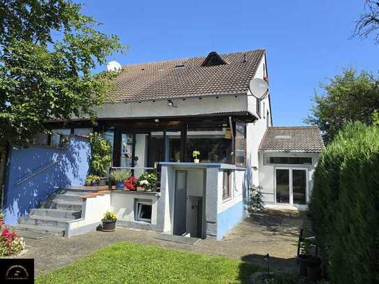 Familienfreundliches Einfamilienhaus (DHH) mit Panoramablick in idyllischer Lage von KW-Berghausen