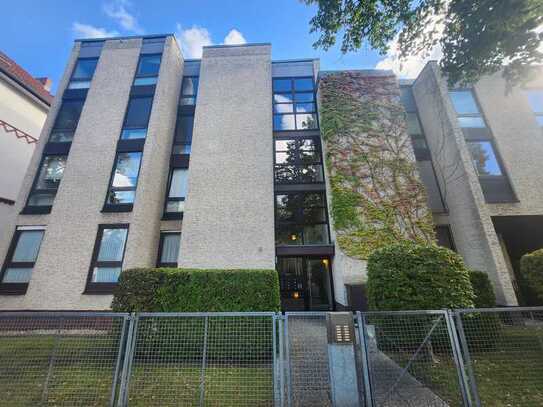 Nahe Schloßstr./Rathaus Steglitz - Großzügige, helle u. ruhige Wohnung mit Balkon u. Stellplatz