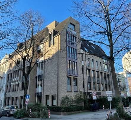 Moderne 1,5-Zimmer DG-Wohnung mit Einbauküche in Düsseldorf