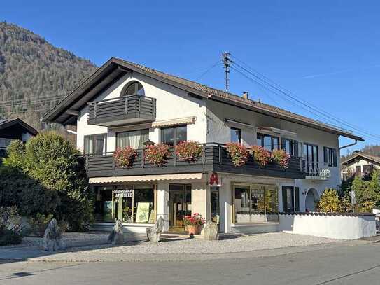 Großes Einfamilienhaus mit Gewerbeeinheit in ruhiger, zentraler Lage