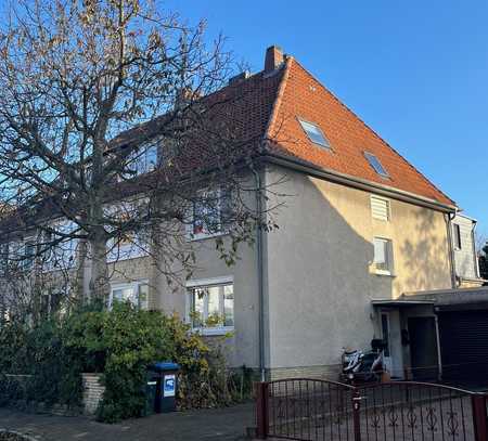 Viel Platz + viele Möglichkeiten : 3 Fam. Haus in ruhiger, citynaher Grünlage