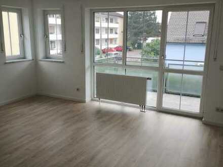 Exklusive, modernisierte 3-Raum-Wohnung mit geh. Innenausstattung mit Balkon und EBK in Landshut