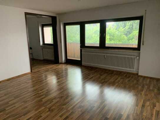 Schöne 2-Raum-Wohnung mit EBK und Balkon in Laufach