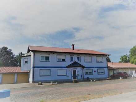 Großzügiges Dreifamilienwohnhaus mit Büroanbau in Kindenheim