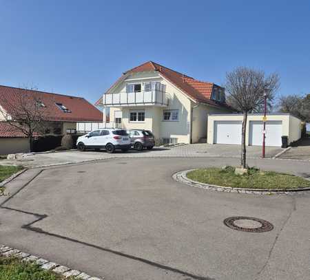 3 Zimmer DG-Wohnung mit Balkon und tollem Ausblick