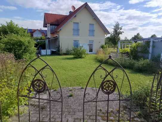 Haus mit 6 Zimmer, Keller und Garten in Hagelstadt