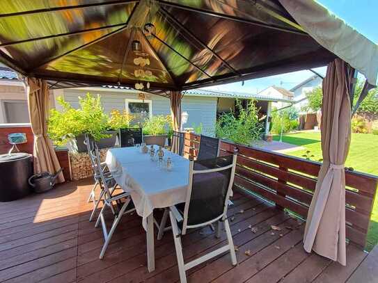 moderne Erdgeschoßwohnung mit Wintergarten, Terrasse und Gartenanteil in Rheinsheim