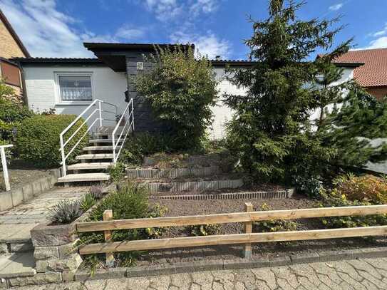 Modernisierungsbedürftiger, unterkellerter Bungalow in idyllischer Lage in Grassel