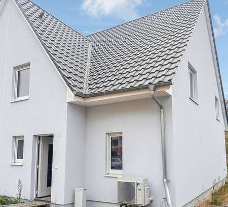 Neubau in Fertigstellung! Doppelhaushälfte KFW-Energieeffizienzhaus mit 4 Zimmern in Oranienburg