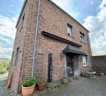 Attraktive 4 - Zimmer Wohnung mit ca. 125 QM+große Terrasse+in begehrter Lage von Würselen+