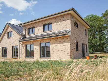 Einzigartiges Doppelhaus im Naturschutzgebiet: Ihr Traumhälfte als Stadtvilla erwartet Sie!