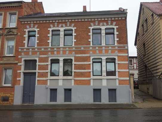 Schöningen, großzügige 4,5-5 Zi-Whg, ca.90 m²-Wfl., weißes Bad mit BW, Mitbenutzung des Gartens