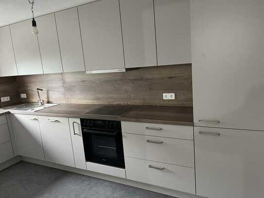 Kernsanierte 3-Zimmer-Wohnung mit gehobener Innenausstattung und Einbauküche in Großbettlingen