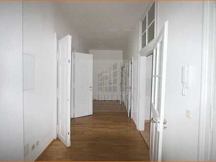 Schöne 4 Raumwohnung mit großem Balkon, Parkett, Lift auf der Etage, nah dem Zoo zu verkaufen