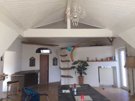 Ansprechende 1,5-Zimmer-Dachgeschosswohnung mit Balkon in Nordendorf