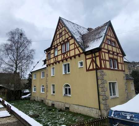 Renovierungsbedürftiges Mehrfamilienhaus mit sehr viel Potential