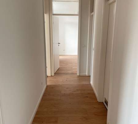 Erstbezug nach Renovierung. Attraktive 4-Zimmer-Wohnung mit Balkon in Augsburg