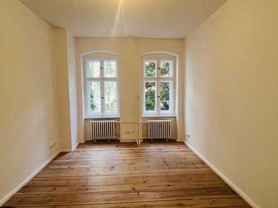 ++ Erstbezug & Unbefristet ++ Frisch saniertes Single-Altbauapartment mit EBK I TOP Lage im Wedding