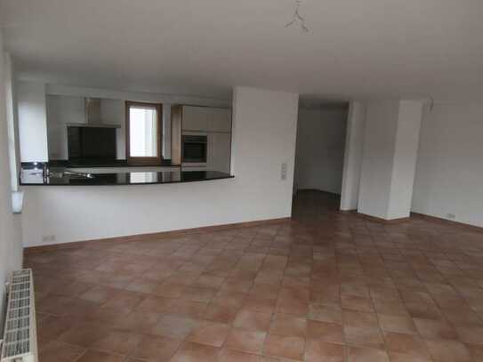 Ruhige 3,5 Zimmerwohnung mit Terrasse u. Einbauküche