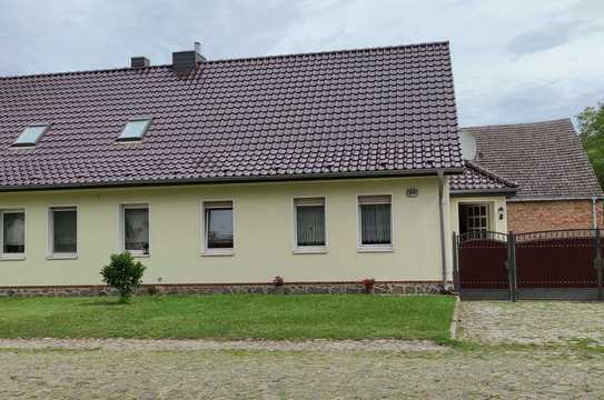 WASSERGRUNDSTÜCK mit Haus und großer Scheune am Wentowsee